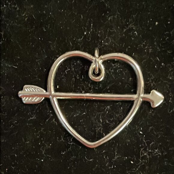 1” x 1.5” reversible silver tone open heart with arrow pendant with jump hoop - Picture 7 of 12